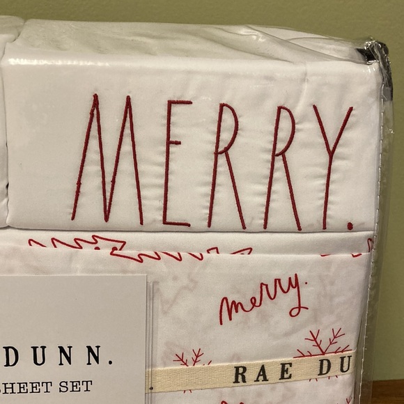 RAE DUNN "MERRY" CHRISTMAS QUEEN SHEET SET - Picture 4 of 10